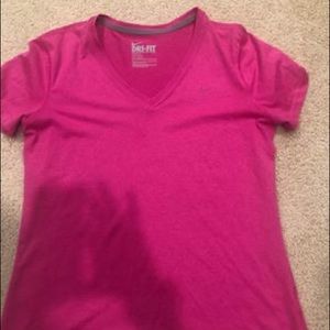 Nike Dri-Fit V-Neck Top Size L
Fuchsia